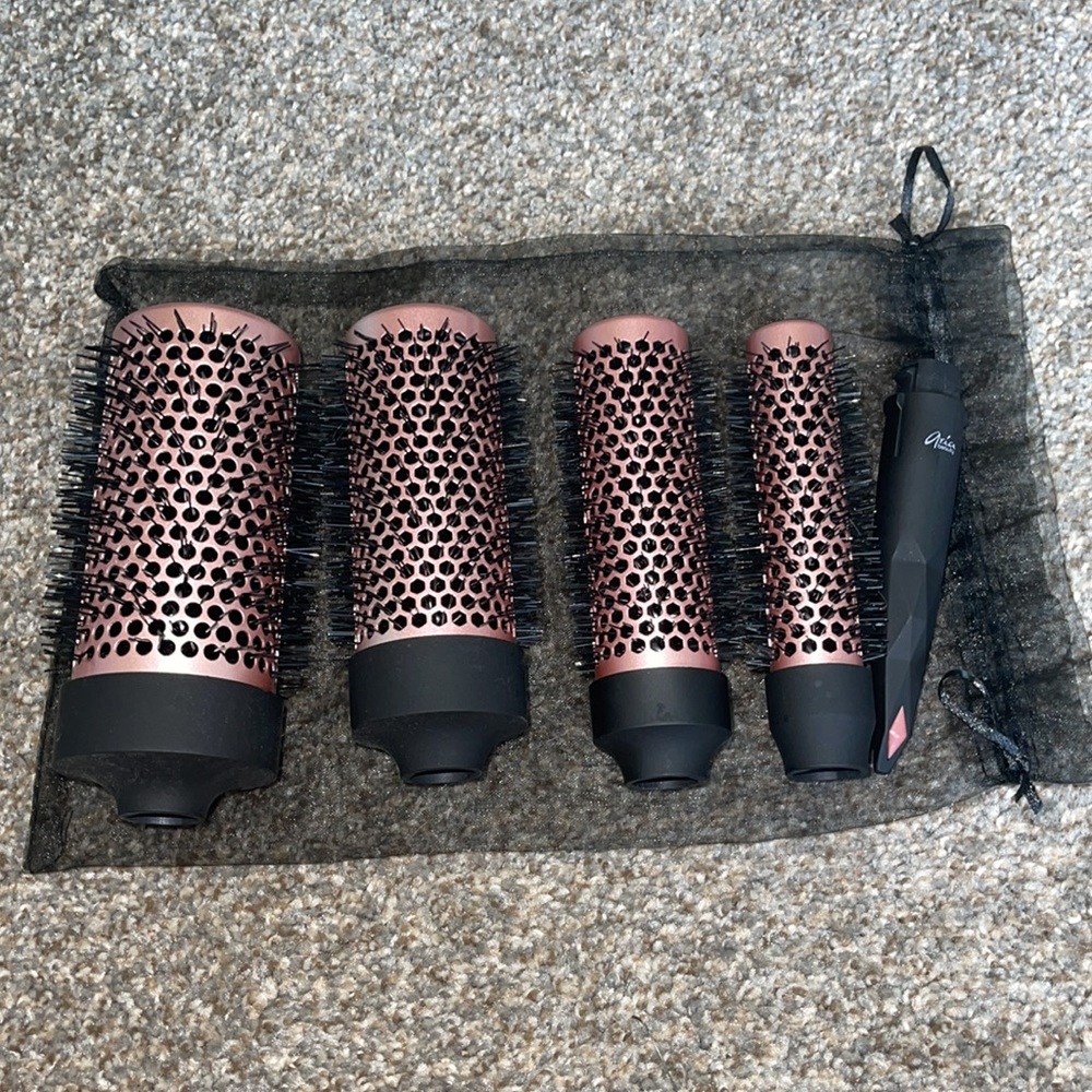 Never Used: Aria Beauty 4 piece comb
